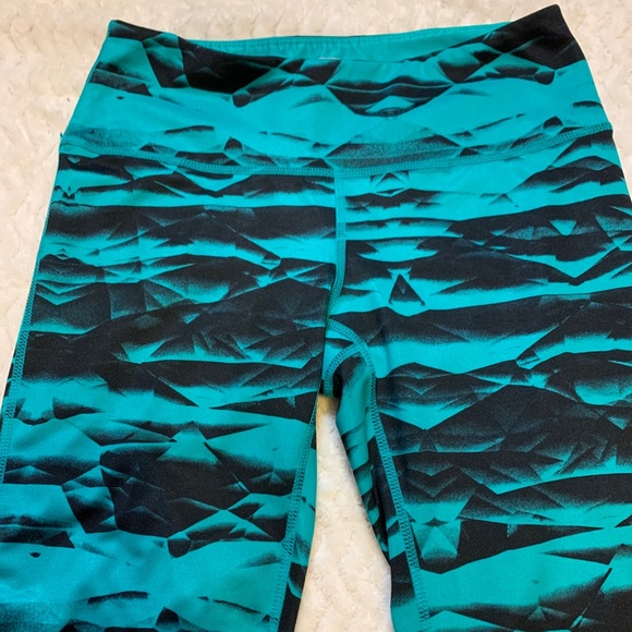 Active capris - Picture 2 of 3